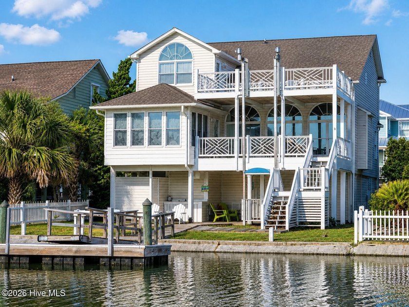 Wake up to ocean breezes and end your days with glowing coastal - photo 4