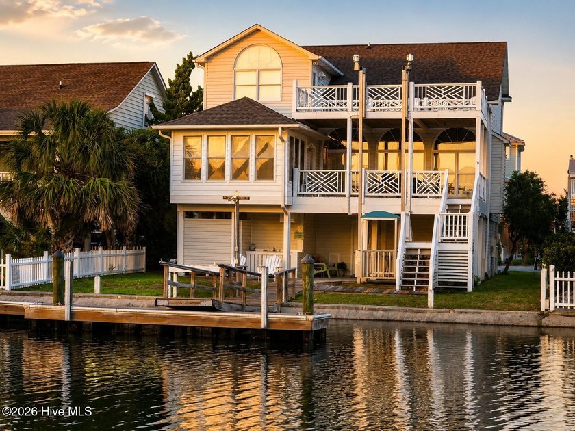 Wake up to ocean breezes and end your days with glowing coastal - photo 5