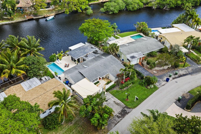 This tranquil waterfront oasis is for the those that desire a - photo 34