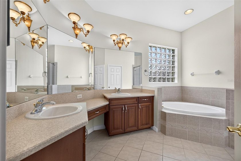 Under contract-accepting backup offers. BEAUTIFUL 3 BEDROOM PLUS - photo 22