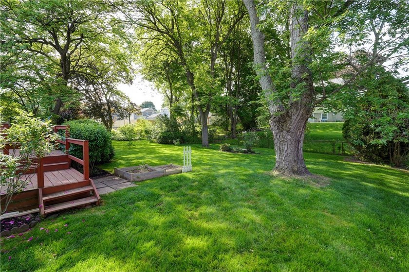 Conveniently located near Lake Ontario, this spacious 3-bedroom - photo 25