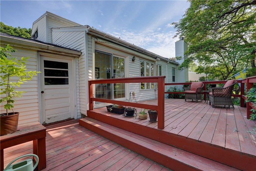 Conveniently located near Lake Ontario, this spacious 3-bedroom - photo 27