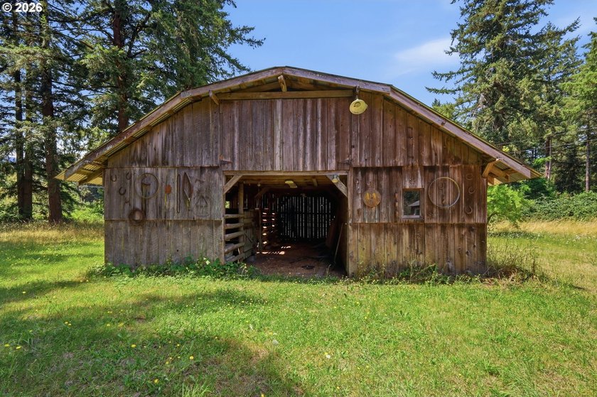 So much potential in this lovely riverfront property located - photo 30