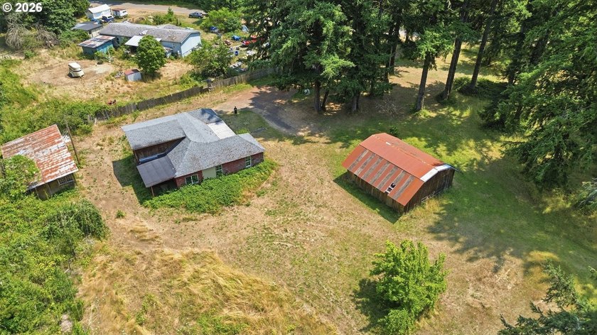 So much potential in this lovely riverfront property located - photo 36