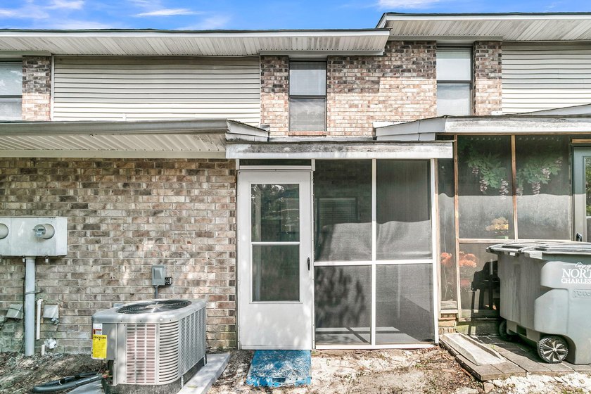 Welcome to this beautifully renovated 2-bedroom, 1.5-bath - photo 30