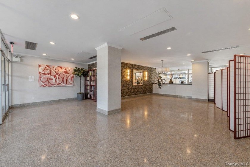 Move-in ready one bedroom Co-op at Premier House in the heart of - photo 3