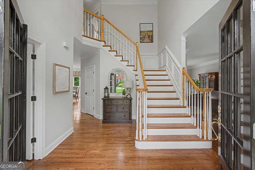 Meticulously maintained by the original owners, this ELEGANT - photo 5