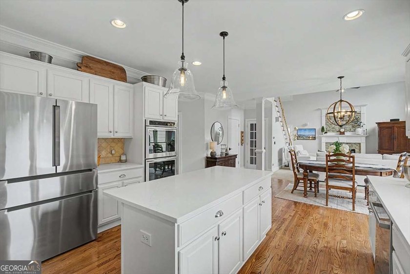 Meticulously maintained by the original owners, this ELEGANT - photo 9