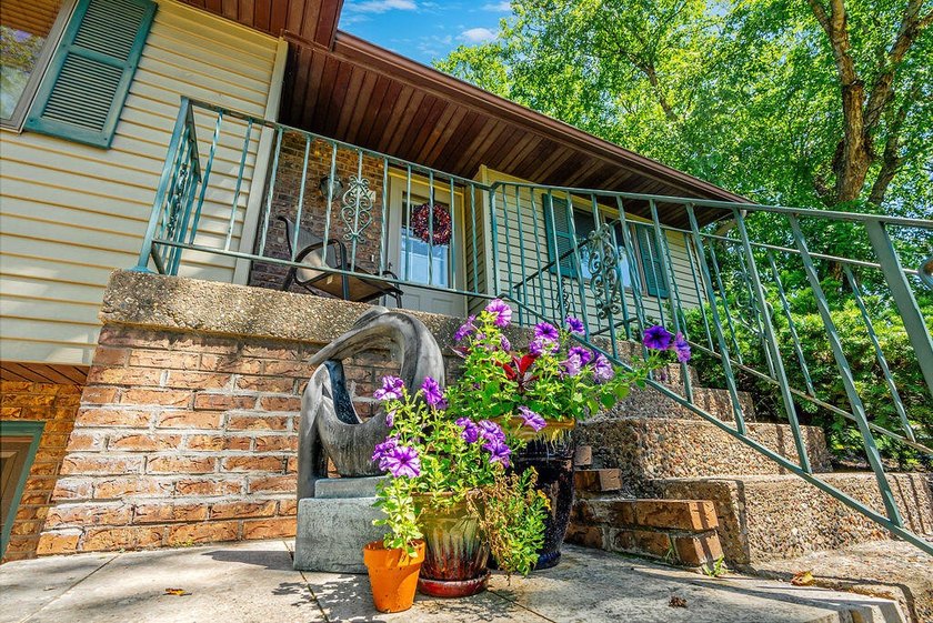 Welcome to this beautifully maintained 3-bedroom, 2-bath home on - photo 3