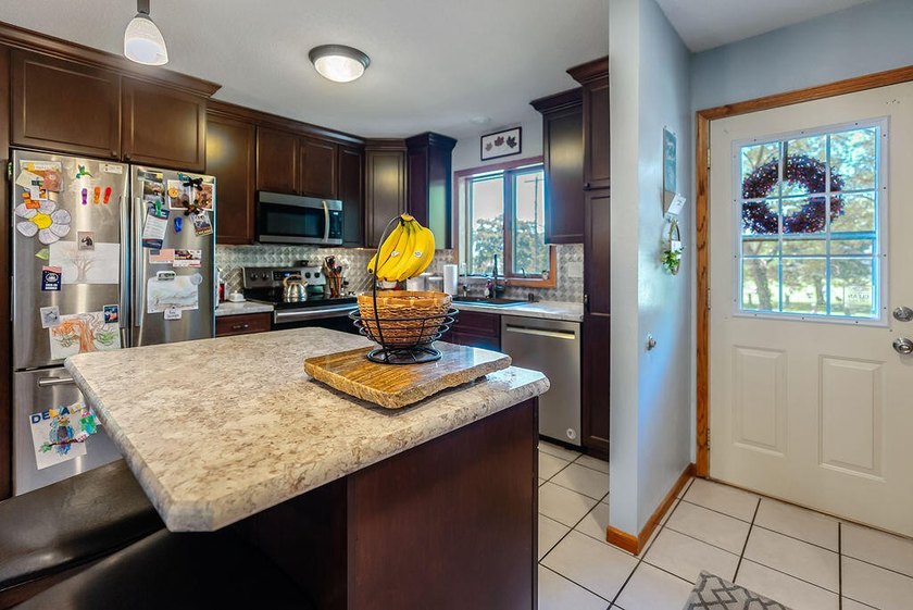 Welcome to this beautifully maintained 3-bedroom, 2-bath home on - photo 10