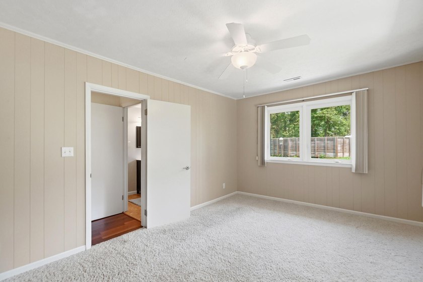 Welcome to 303 Harbor Drive in the highly sought-after Northwood - photo 13