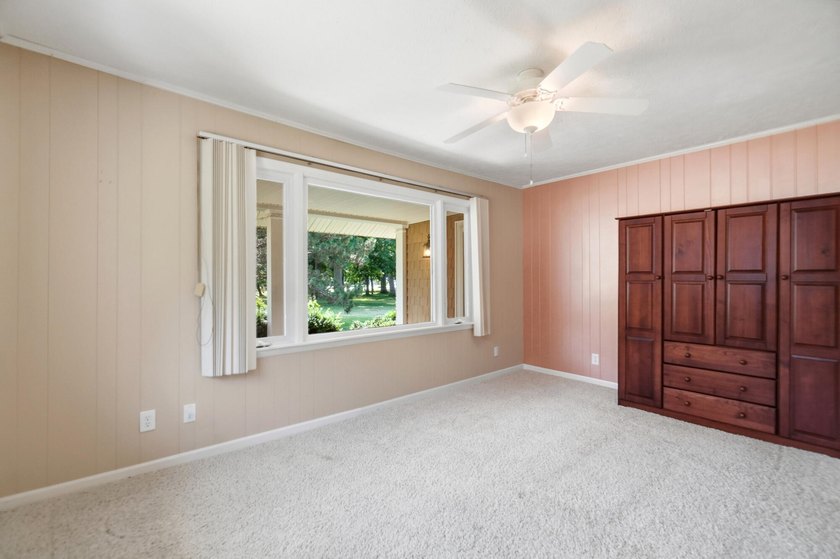 Welcome to 303 Harbor Drive in the highly sought-after Northwood - photo 15