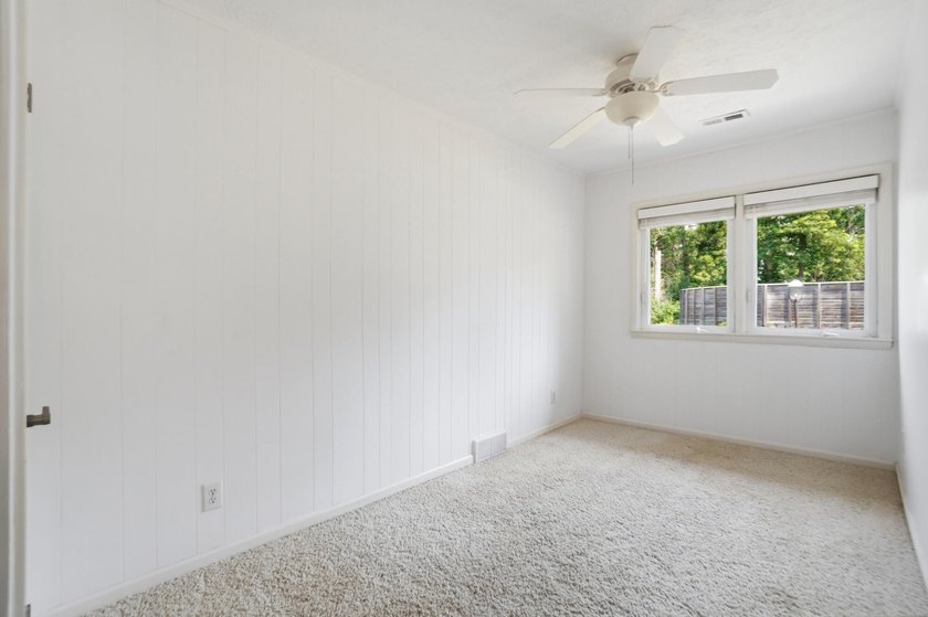 Welcome to 303 Harbor Drive in the highly sought-after Northwood - photo 19