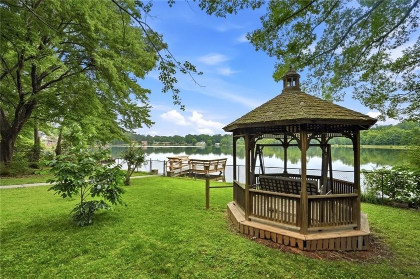 So much to love!! Lakeside retreat located ON THE WATER in the - photo 5