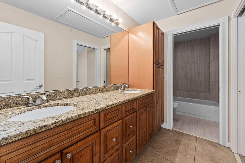 Welcome to Sunset Trace! Move-in ready 3-bedroom, 2-bath - photo 11