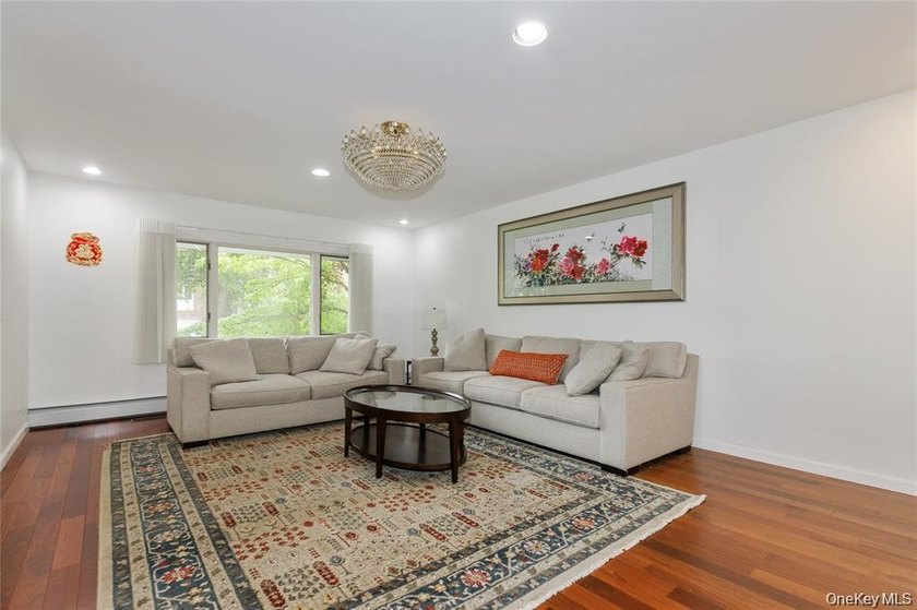 GREAT NECK ESTATES SOUTH FACING COLONIAL WITHIN CLOSE PROXIMITY - photo 5