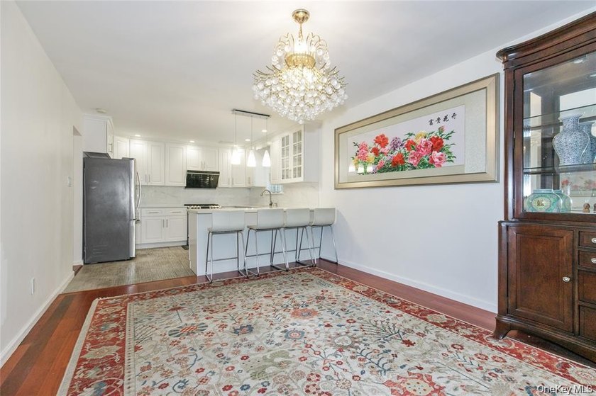 GREAT NECK ESTATES SOUTH FACING COLONIAL WITHIN CLOSE PROXIMITY - photo 8