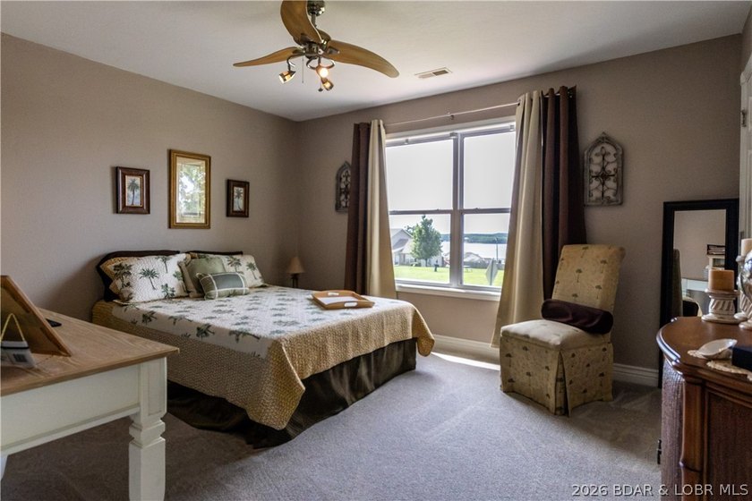 IMMACULATE ... [3-bedroom / 3 full bathrooms (2 ensuite - photo 19