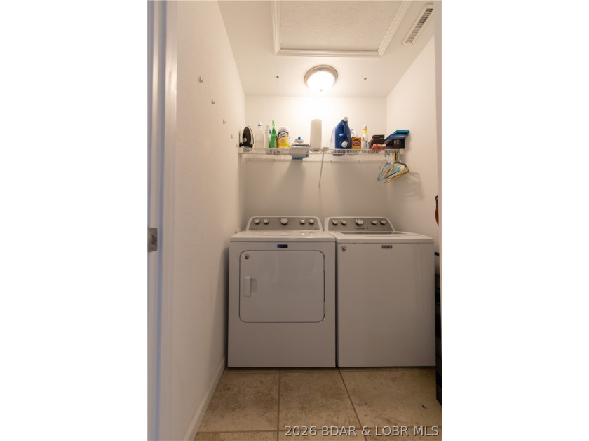 IMMACULATE ... [3-bedroom / 3 full bathrooms (2 ensuite - photo 23
