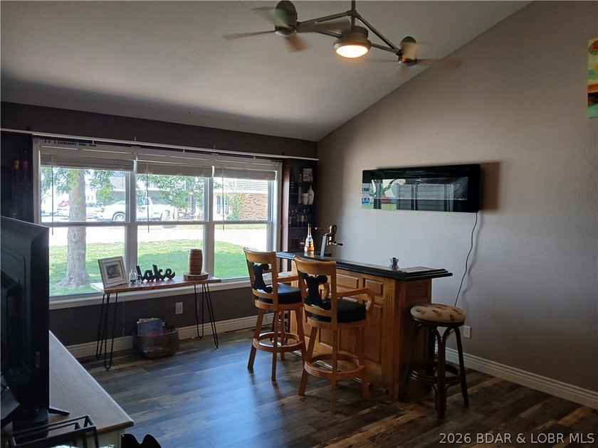 IMMACULATE ... [3-bedroom / 3 full bathrooms (2 ensuite - photo 29