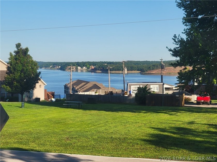 IMMACULATE ... [3-bedroom / 3 full bathrooms (2 ensuite - photo 32