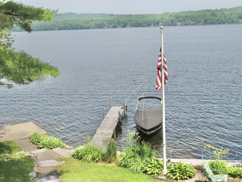 *LAKE LIVING AT IT'S BEST* This gorgeous Lake House is - photo 4