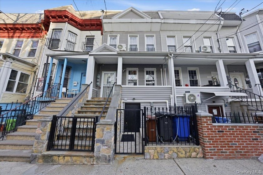 PRICE DROP! WILL BE DELIVERED VACANT! 5 BEDROOMS AND 3 - photo 3