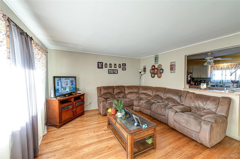 Buyer financing fell apart, so enjoy best value in Bay Shore. Do - photo 2