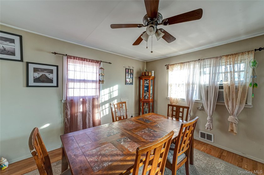 Buyer financing fell apart, so enjoy best value in Bay Shore. Do - photo 3