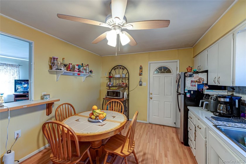 Buyer financing fell apart, so enjoy best value in Bay Shore. Do - photo 5
