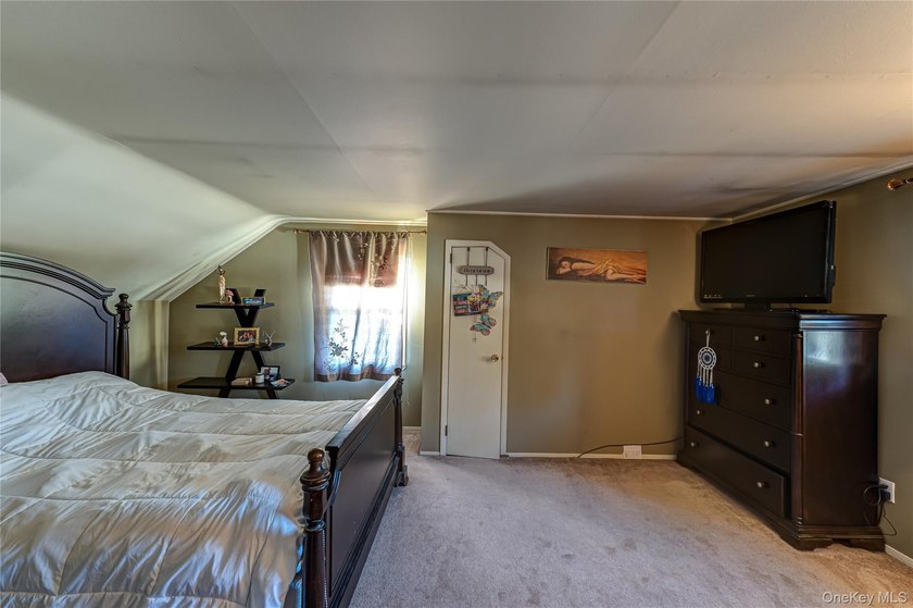 Buyer financing fell apart, so enjoy best value in Bay Shore. Do - photo 8