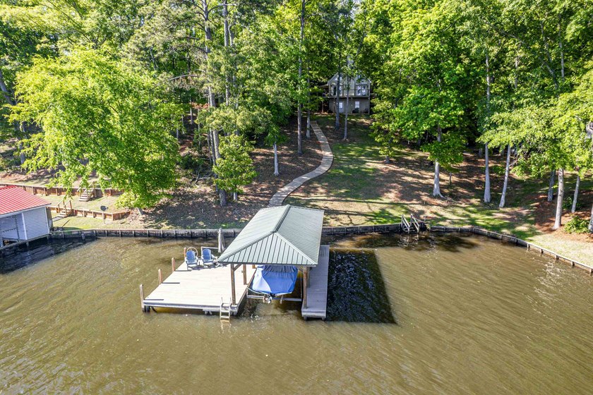 Welcome to 116 Sunfish Trail in Eatonton. This A-frame sits on - photo 3