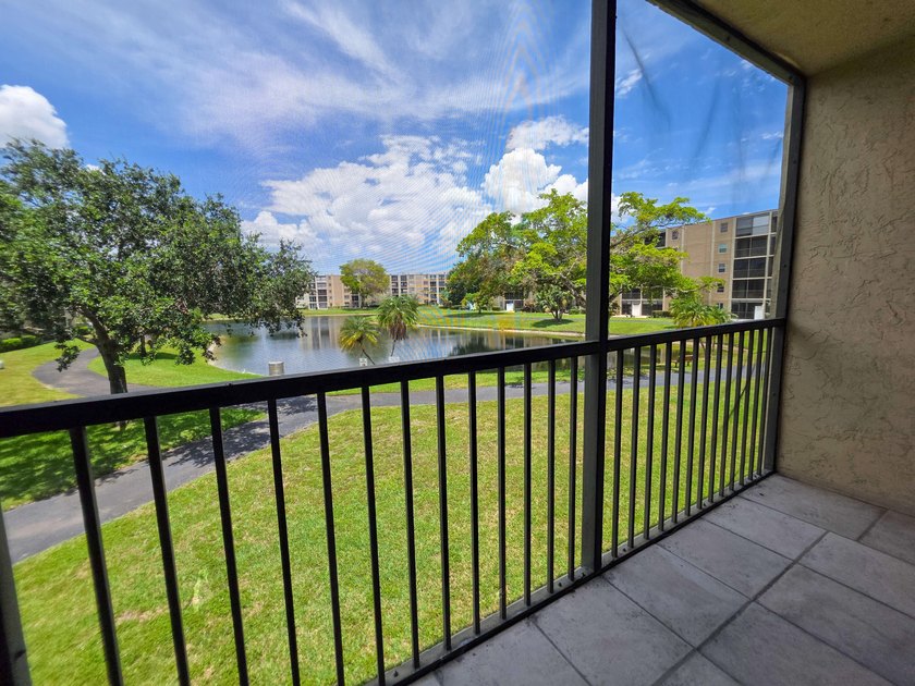 Live in the highly desirable Cascades of Lauderhill with this - photo 19