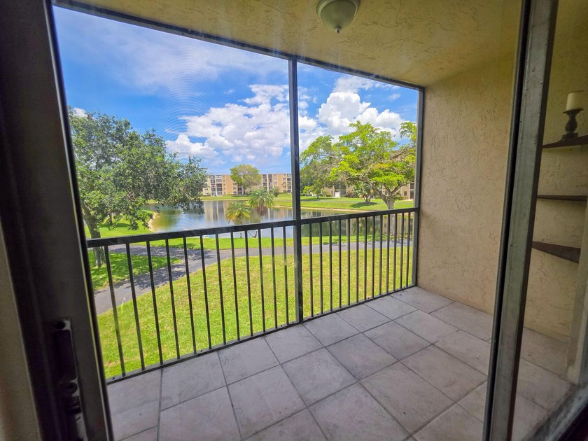 Live in the highly desirable Cascades of Lauderhill with this - photo 20