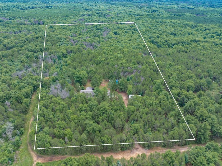 Tucked away on 6 secluded wooded acres, this 4BR, 2.5BA ranch - photo 20