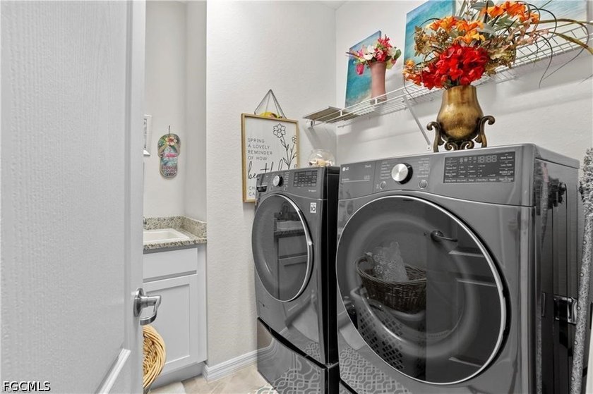 NO FLOOD INSURANCE REQUIRED and LOW HOA FEES! Built in 2021 - photo 22