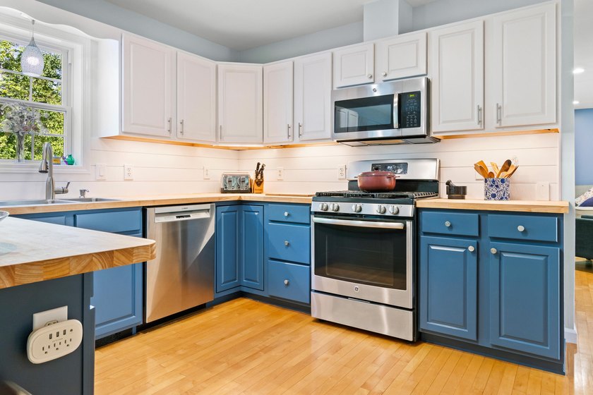 If Goldilocks stepped into this move-in ready home she would - photo 22