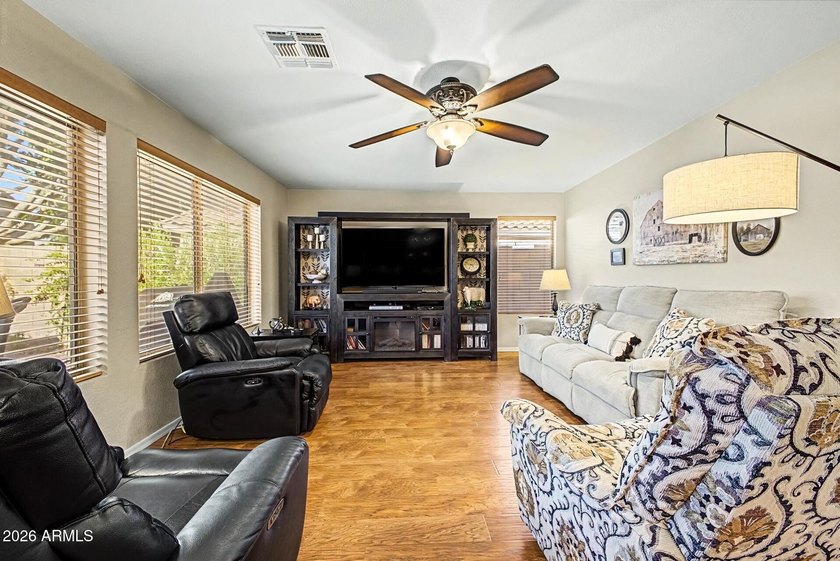 Welcome to this beautifully maintained, original-owner residence - photo 12