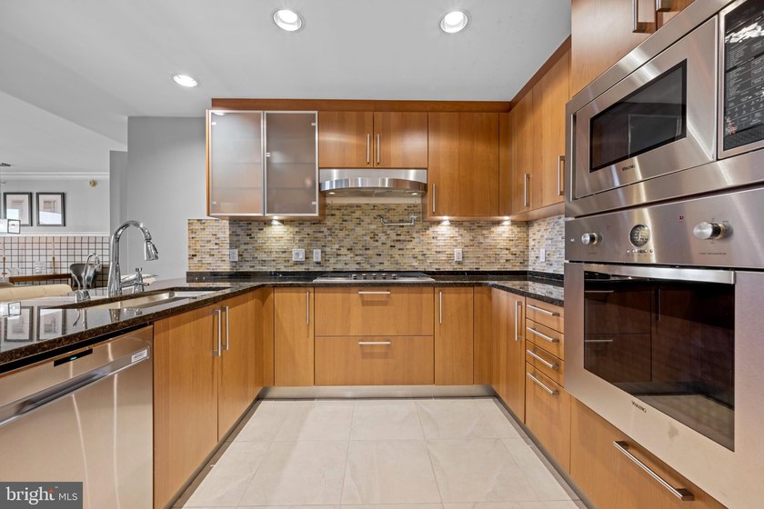 Exceptional two-bedroom, two full and one-half bath luxury - photo 13