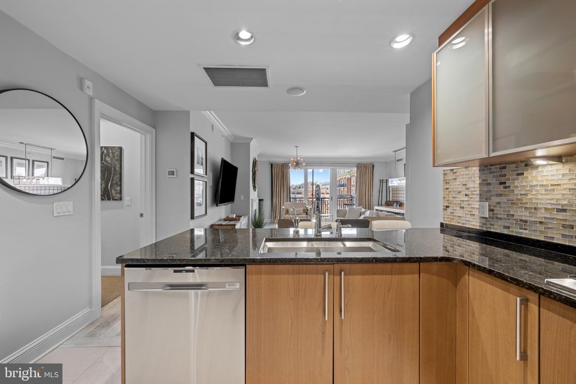 Exceptional two-bedroom, two full and one-half bath luxury - photo 15