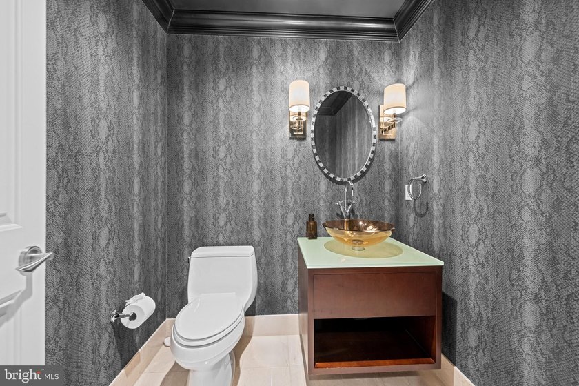 Exceptional two-bedroom, two full and one-half bath luxury - photo 18
