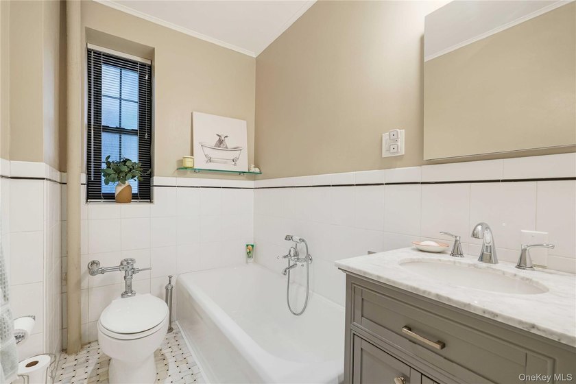 Welcome to this beautifully maintained, oversized two-bedroom, 1 - photo 20