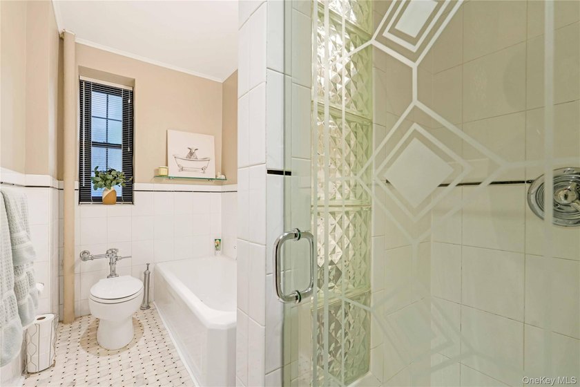 Welcome to this beautifully maintained, oversized two-bedroom, 1 - photo 22