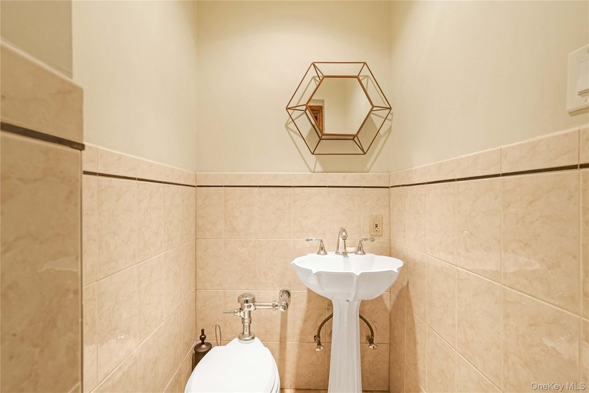 Welcome to this beautifully maintained, oversized two-bedroom, 1 - photo 23