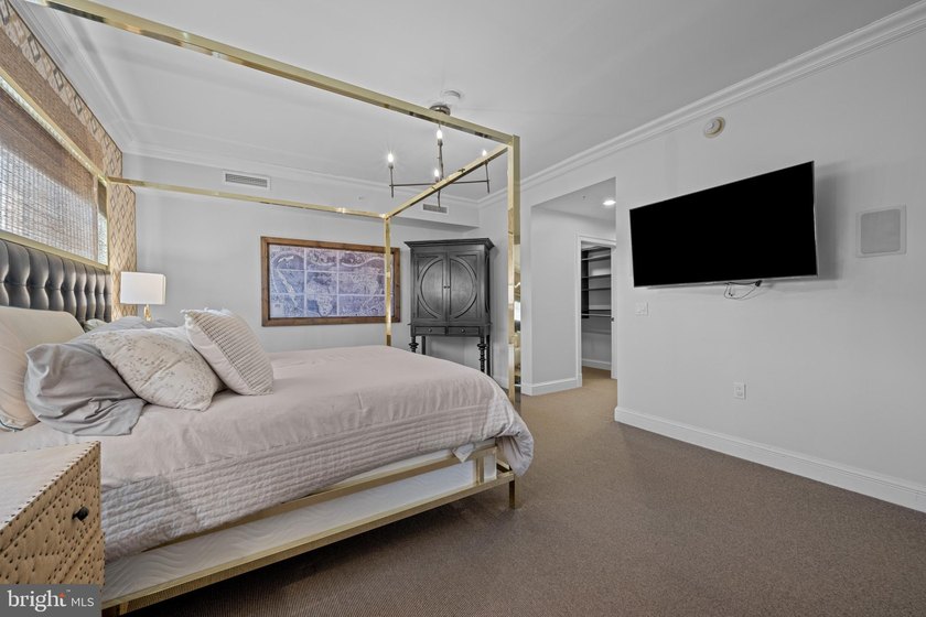 Exceptional two-bedroom, two full and one-half bath luxury - photo 23