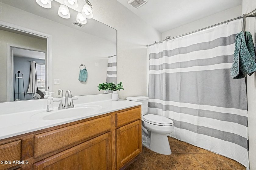 Welcome to this beautifully maintained, original-owner residence - photo 26