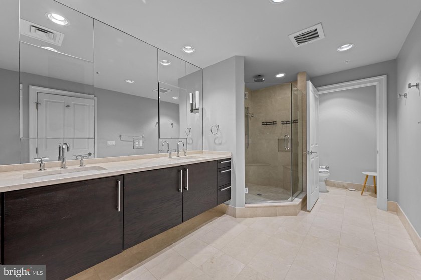 Exceptional two-bedroom, two full and one-half bath luxury - photo 27