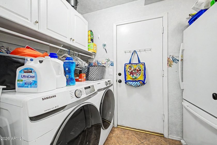 Welcome to this beautifully maintained, original-owner residence - photo 32