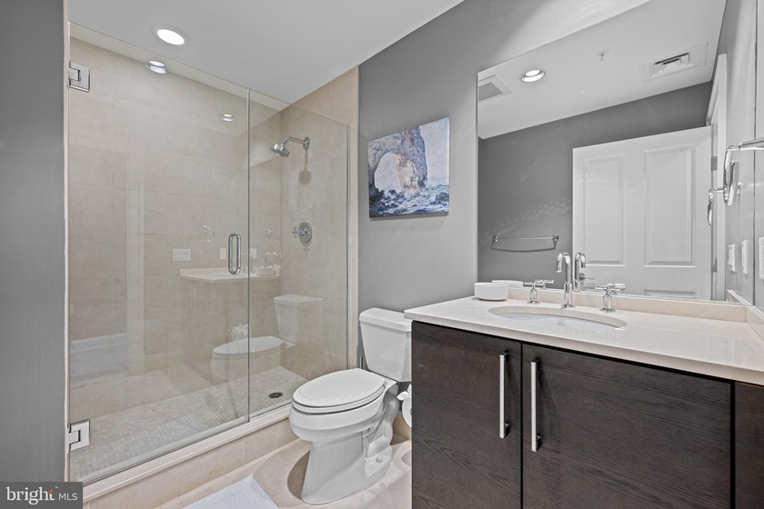 Exceptional two-bedroom, two full and one-half bath luxury - photo 32