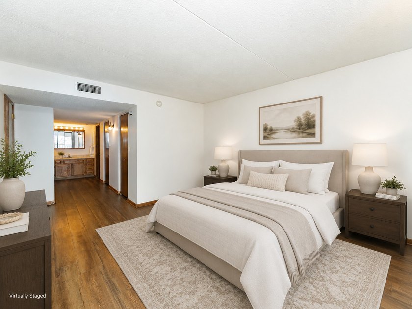Enjoy a comfortable, convenient lifestyle in this light-filled - photo 12